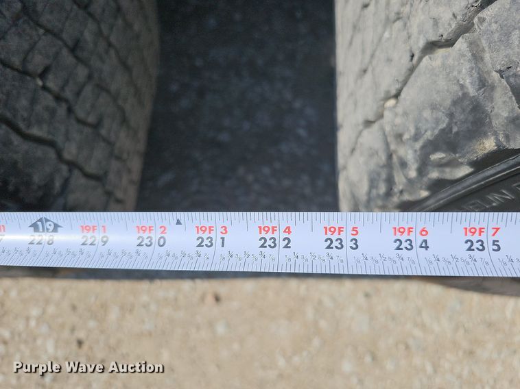 image for item DO2816 2014 Freightliner Cascadia 132  semi truck