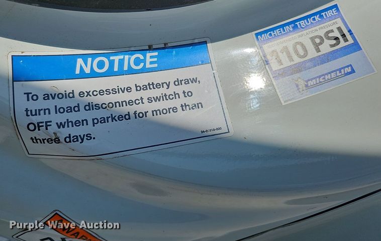 image for item DO2816 2014 Freightliner Cascadia 132  semi truck