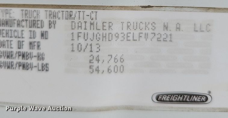 image for item DO2816 2014 Freightliner Cascadia 132  semi truck
