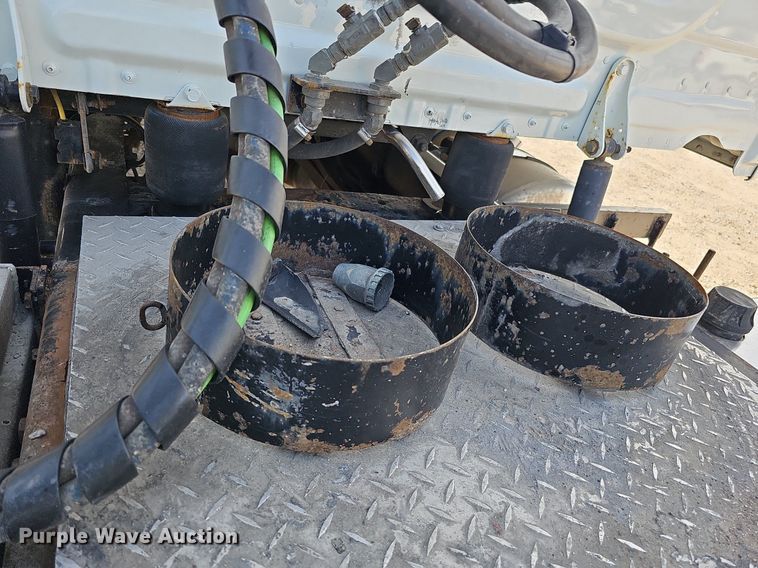 image for item DO2817 2016 Freightliner Cascadia  semi truck