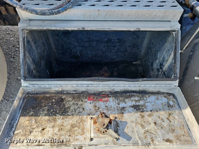 image for item DO2817 2016 Freightliner Cascadia  semi truck