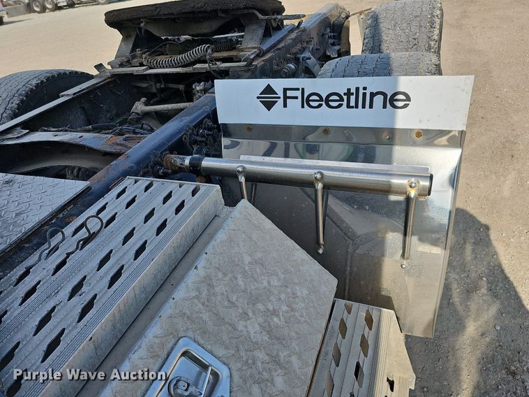 image for item DO2817 2016 Freightliner Cascadia  semi truck