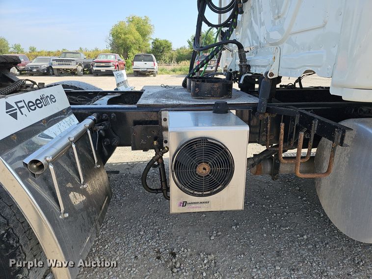 image for item DO2817 2016 Freightliner Cascadia  semi truck