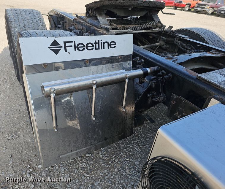 image for item DO2817 2016 Freightliner Cascadia  semi truck