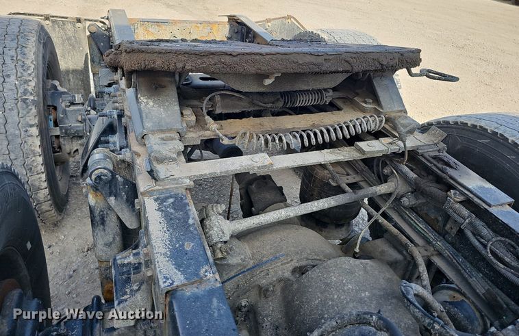 image for item DO2817 2016 Freightliner Cascadia  semi truck