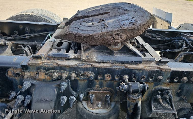 image for item DO2817 2016 Freightliner Cascadia  semi truck