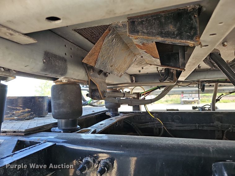 image for item DO2817 2016 Freightliner Cascadia  semi truck