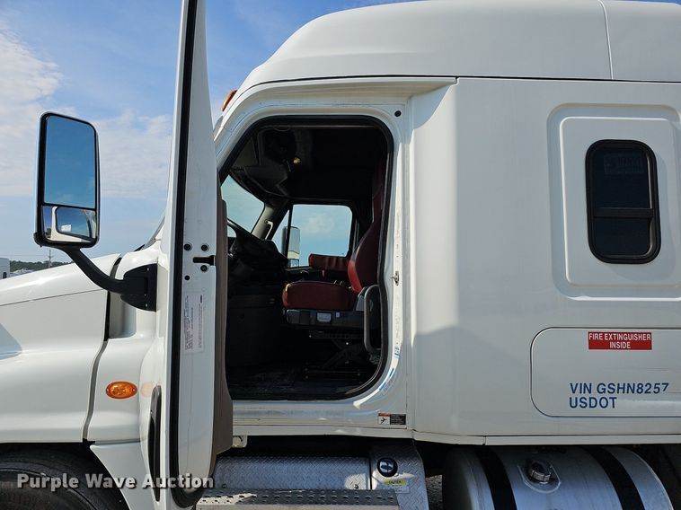 image for item DO2817 2016 Freightliner Cascadia  semi truck