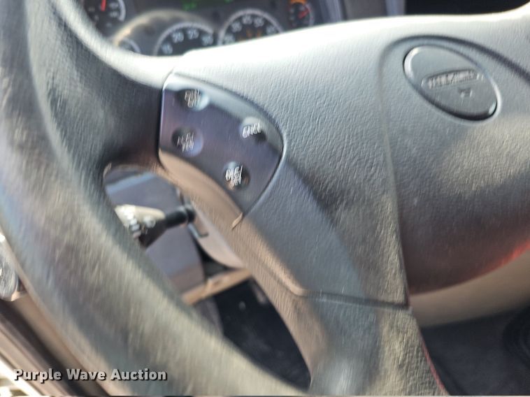 image for item DO2817 2016 Freightliner Cascadia  semi truck