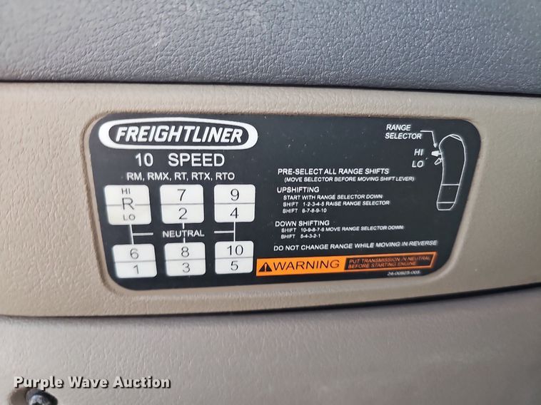 image for item DO2817 2016 Freightliner Cascadia  semi truck