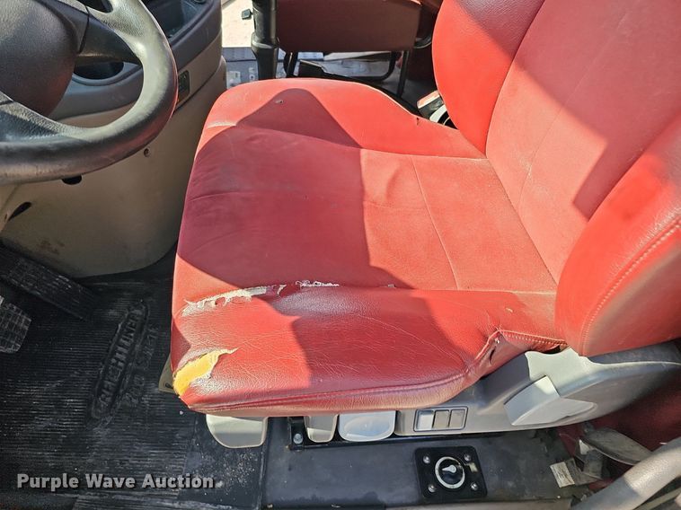 image for item DO2817 2016 Freightliner Cascadia  semi truck