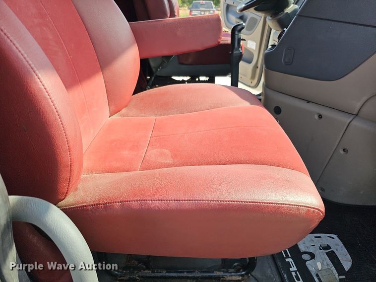 image for item DO2817 2016 Freightliner Cascadia  semi truck