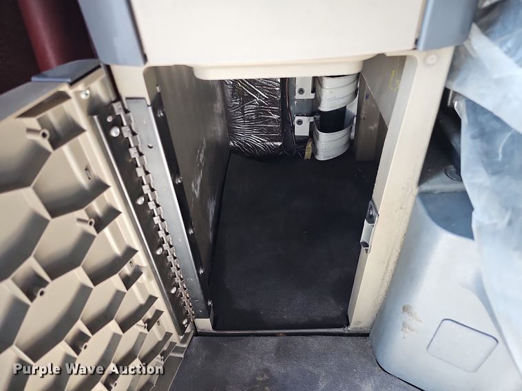 image for item DO2817 2016 Freightliner Cascadia  semi truck