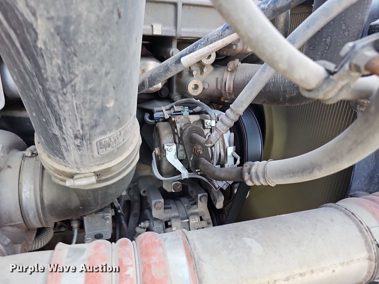 image for item DO2817 2016 Freightliner Cascadia  semi truck