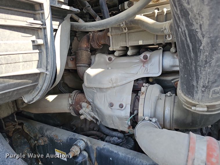 image for item DO2817 2016 Freightliner Cascadia  semi truck