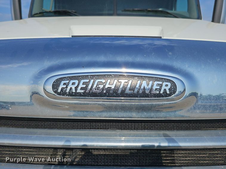image for item DO2817 2016 Freightliner Cascadia  semi truck