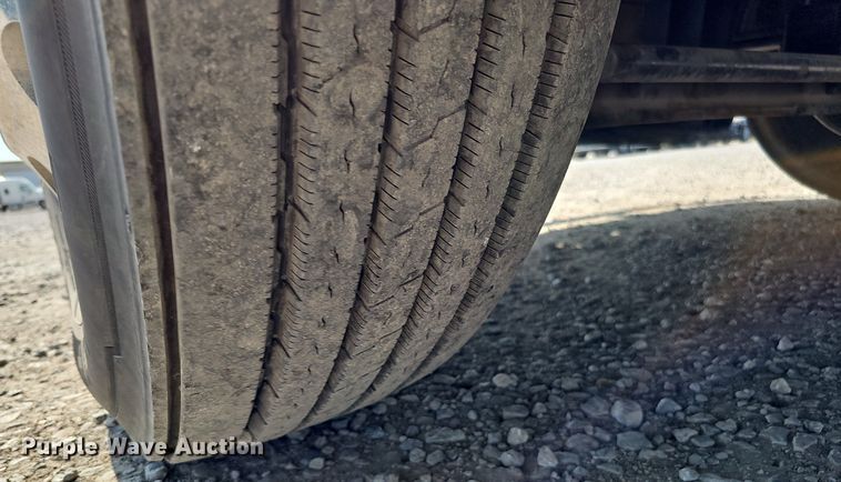 image for item DO2817 2016 Freightliner Cascadia  semi truck