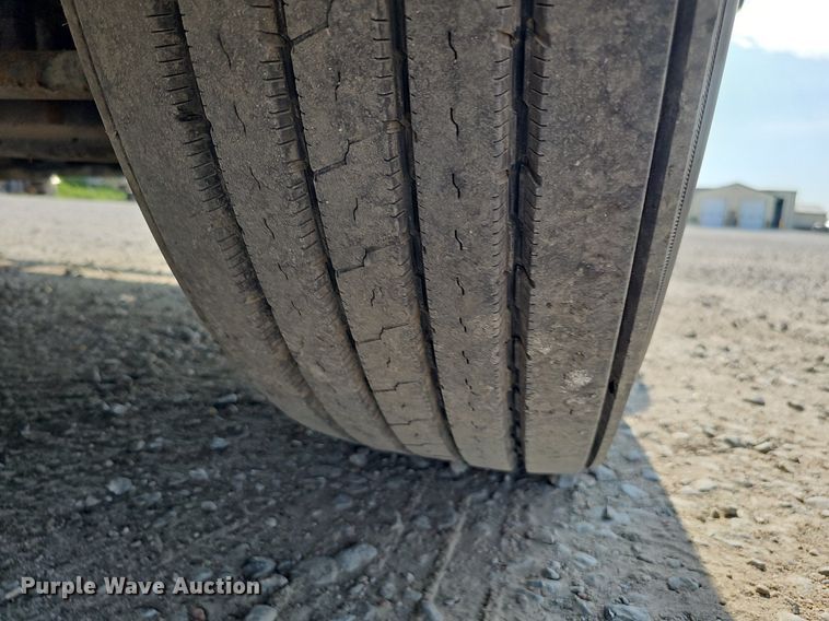 image for item DO2817 2016 Freightliner Cascadia  semi truck