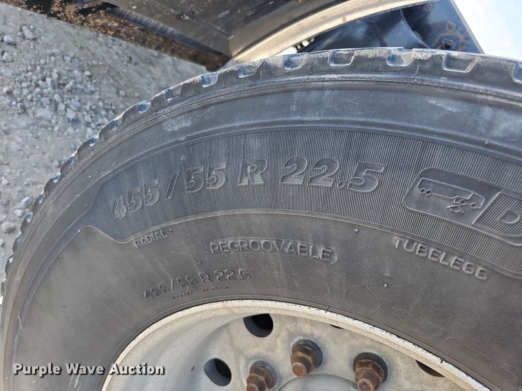 image for item DO2817 2016 Freightliner Cascadia  semi truck