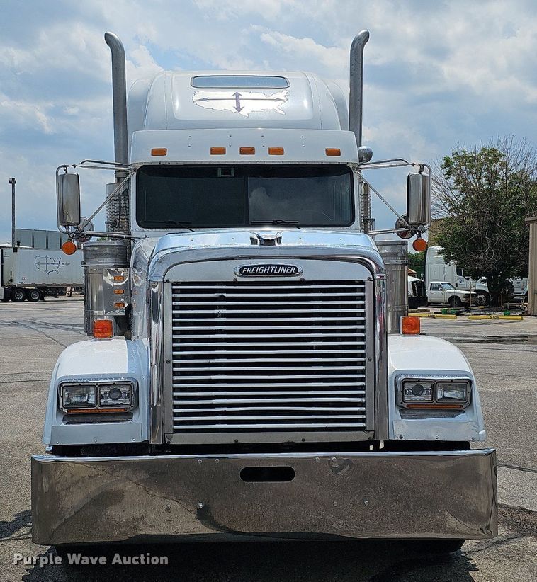 image for item DO2821 1999 Freightliner FLD120  semi truck