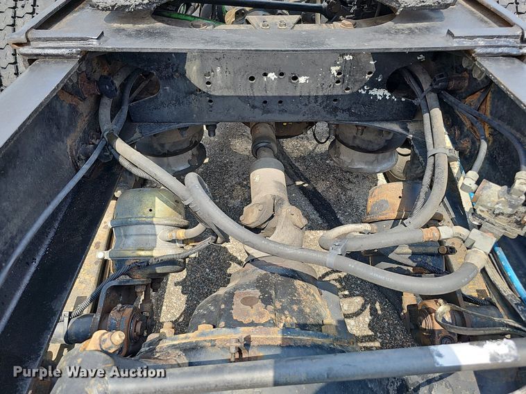 image for item DO2821 1999 Freightliner FLD120  semi truck