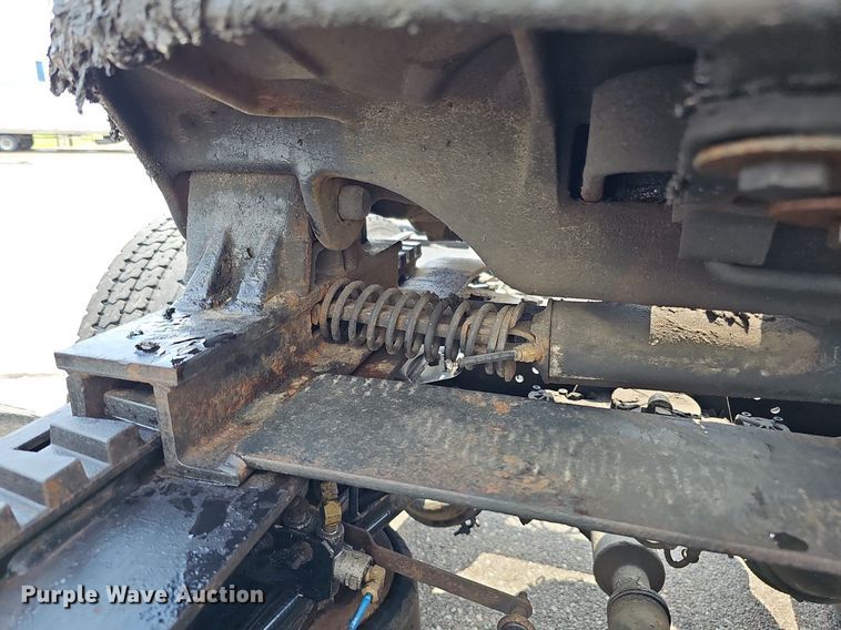 image for item DO2821 1999 Freightliner FLD120  semi truck