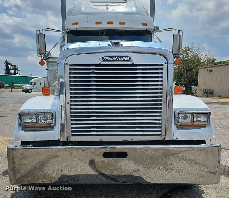 image for item DO2821 1999 Freightliner FLD120  semi truck