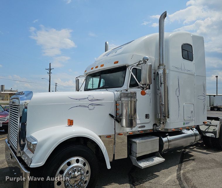 image for item DO2821 1999 Freightliner FLD120  semi truck
