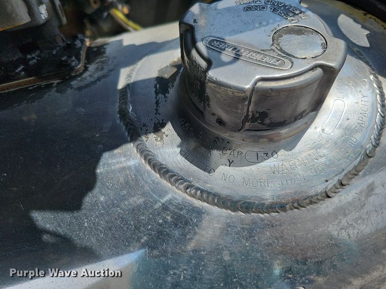 image for item DO2821 1999 Freightliner FLD120  semi truck