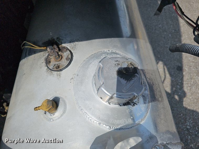 image for item DO2821 1999 Freightliner FLD120  semi truck