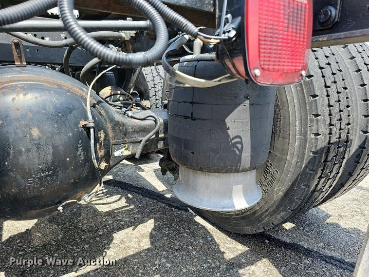 image for item DO2821 1999 Freightliner FLD120  semi truck