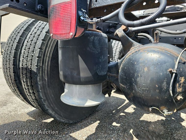 image for item DO2821 1999 Freightliner FLD120  semi truck