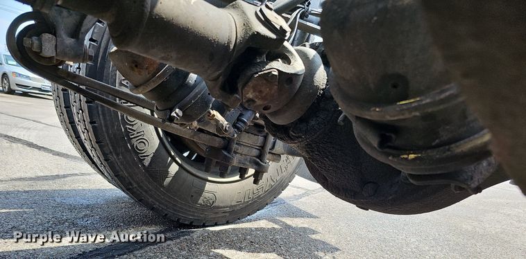 image for item DO2821 1999 Freightliner FLD120  semi truck