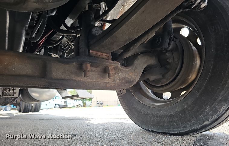 image for item DO2821 1999 Freightliner FLD120  semi truck