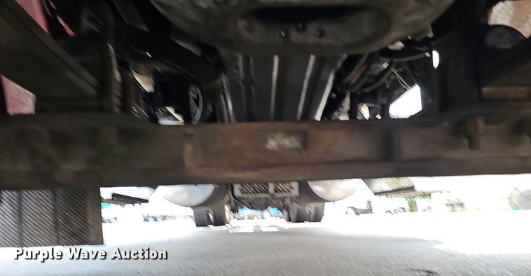 image for item DO2821 1999 Freightliner FLD120  semi truck