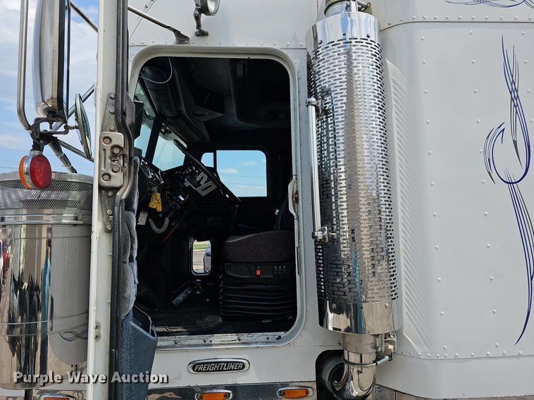 image for item DO2821 1999 Freightliner FLD120  semi truck