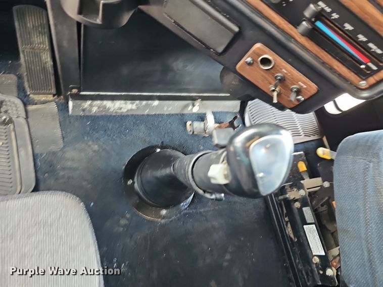 image for item DO2821 1999 Freightliner FLD120  semi truck