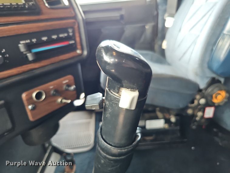 image for item DO2821 1999 Freightliner FLD120  semi truck