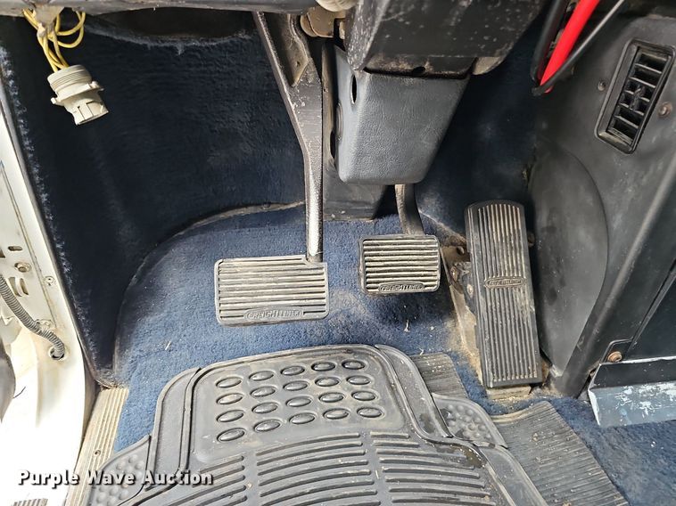 image for item DO2821 1999 Freightliner FLD120  semi truck