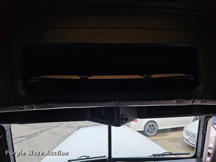 image for item DO2821 1999 Freightliner FLD120  semi truck