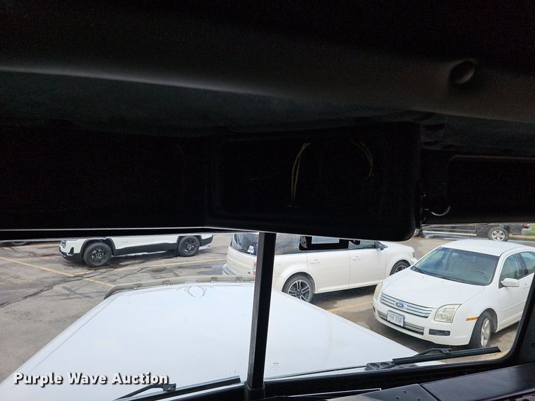 image for item DO2821 1999 Freightliner FLD120  semi truck