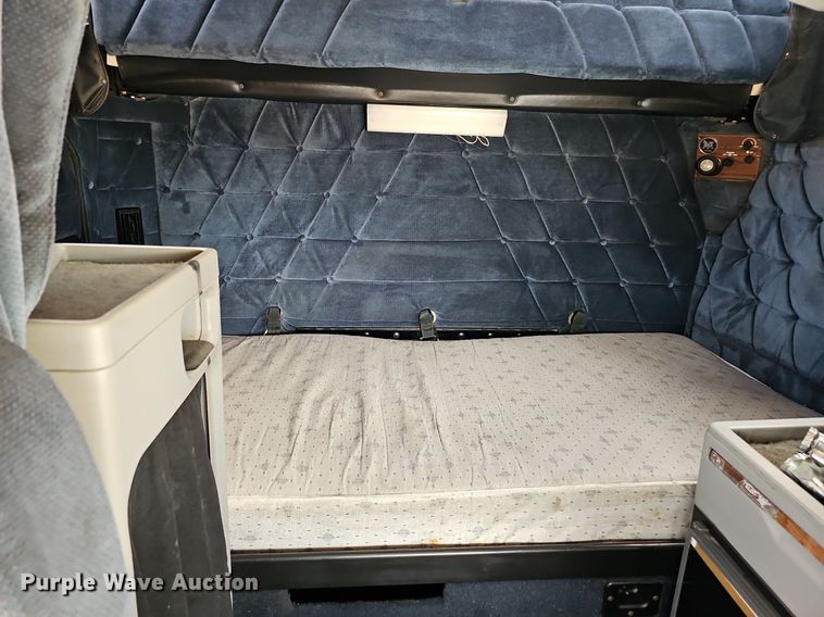 image for item DO2821 1999 Freightliner FLD120  semi truck