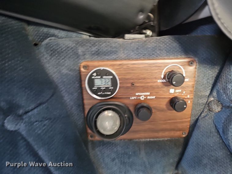 image for item DO2821 1999 Freightliner FLD120  semi truck