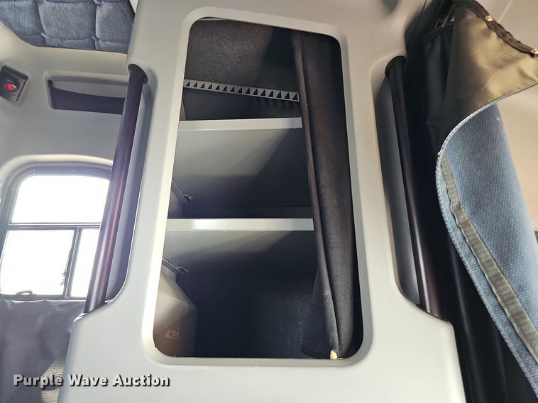 image for item DO2821 1999 Freightliner FLD120  semi truck