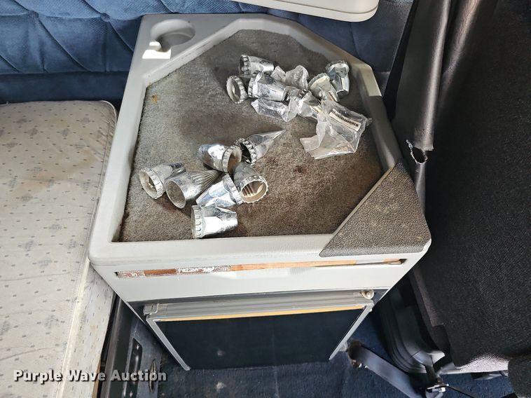 image for item DO2821 1999 Freightliner FLD120  semi truck