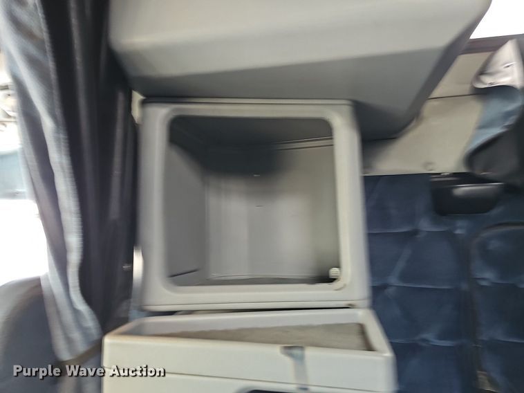 image for item DO2821 1999 Freightliner FLD120  semi truck