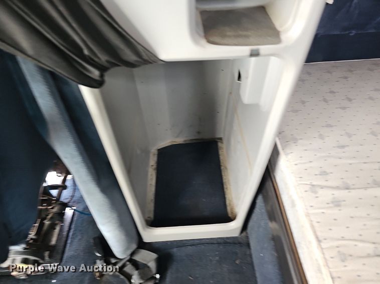 image for item DO2821 1999 Freightliner FLD120  semi truck