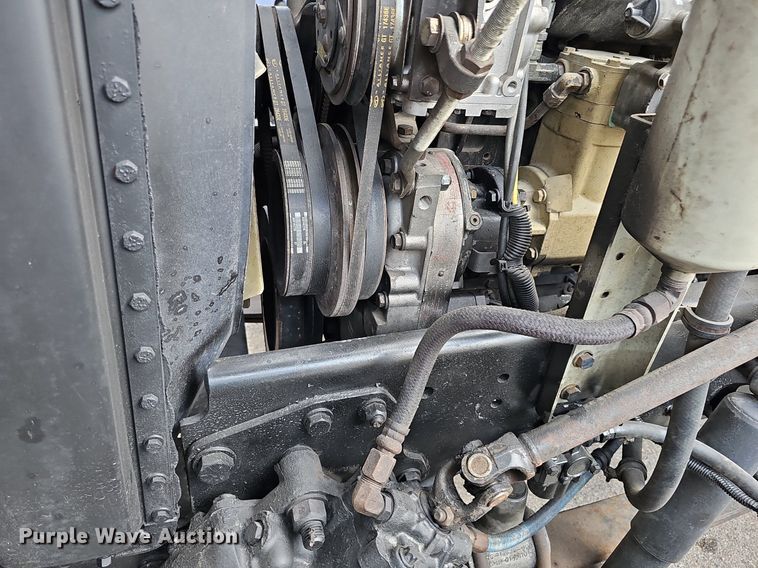 image for item DO2821 1999 Freightliner FLD120  semi truck