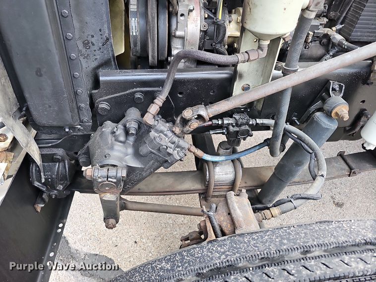 image for item DO2821 1999 Freightliner FLD120  semi truck