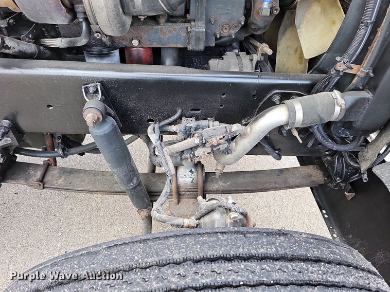 image for item DO2821 1999 Freightliner FLD120  semi truck